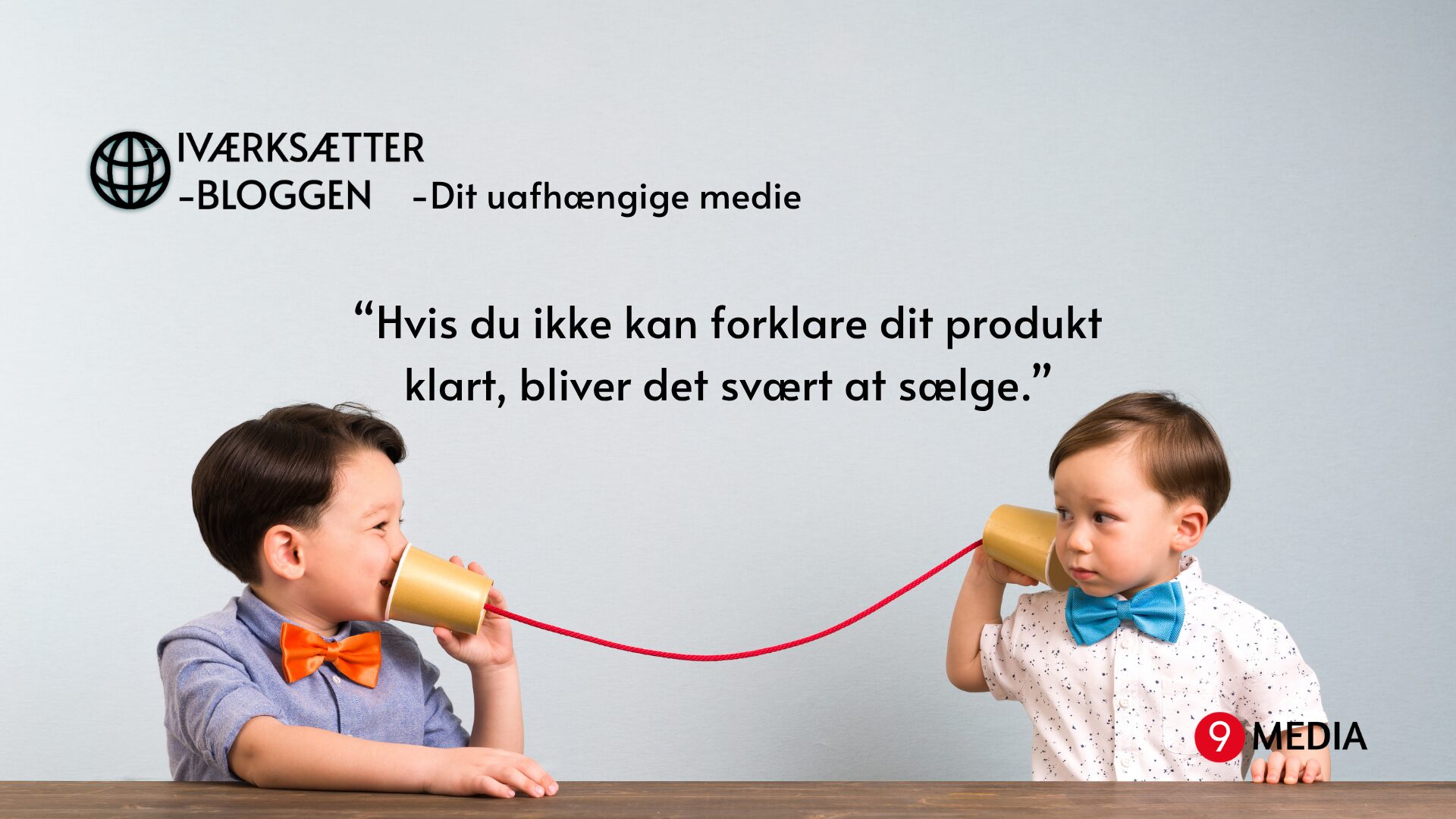 to børn sidder med dåsetelefoner
