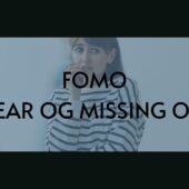 Kvinde ser ængstelig ud - FOMO - FEAR OF MISSING OUT